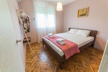 Двухместный номер с 1 кроватью и общей ванной комнатой в  Hostel Q